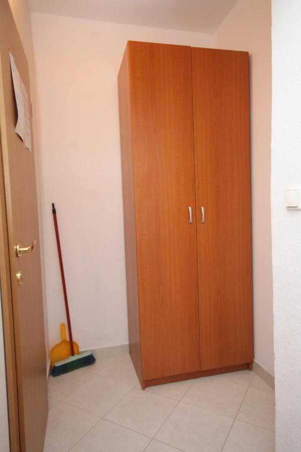 Apartments With A Parking Space Makarska - 6696 Exterior photo